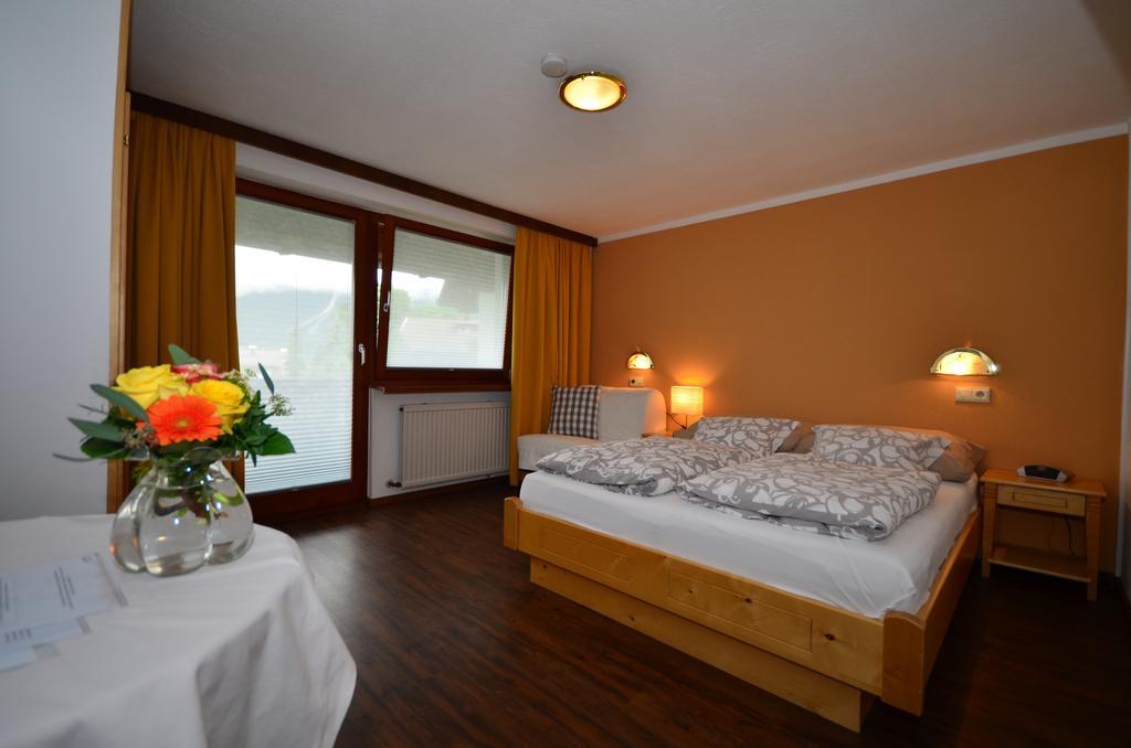Haus Bergfrieden Hotel Lermoos Room photo